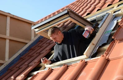 Pose de fenêtres de toit Velux à Raze